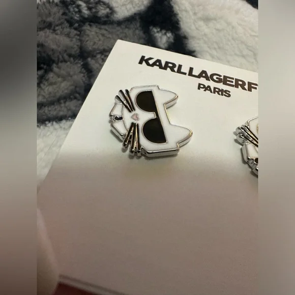 Karl Lagerfeld Silver Tone White & Black Enamel Choupette Stud Earrings NIP - Picture 2 of 4